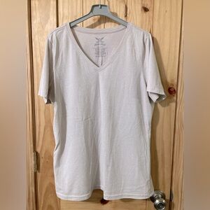 Faded Glory women’s size 1X short-sleeved v-neck t-shirt